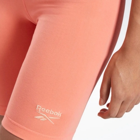 Reebok NEW shorts twisted coral with embroidered logo - Picture 2 of 4